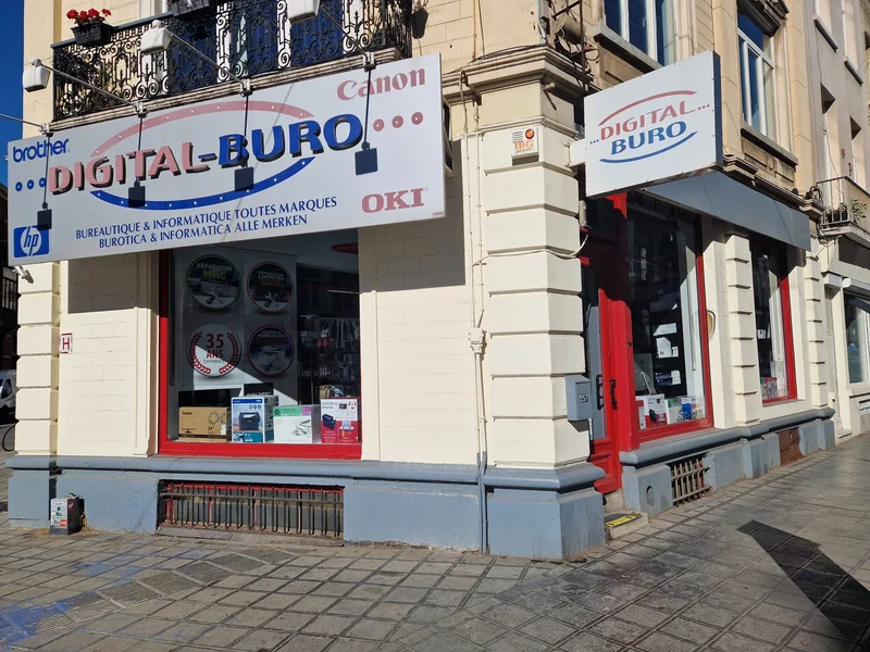 La façade et l’entrée de Digital-Buro, Chaussée de Charleroi 257, 1060 Bruxelles, quartier Ma Campagne